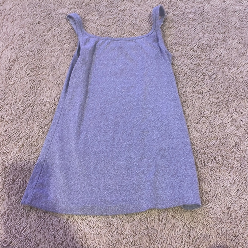 grey tank top